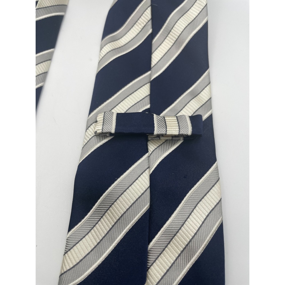 Donald J Trump Signature Collection Navy Blue Silver Striped 100% Silk Necktie - Picture 2 of 3